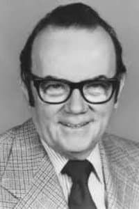 Johnny Olson in The Sin of Mona Kent