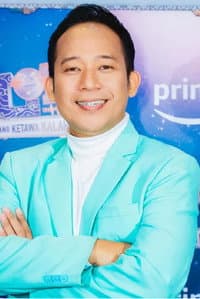 Denny Cagur in Pijat Atas Tekan Bawah