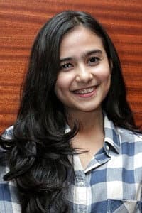Sonya Fatmala in Modal Dengkul