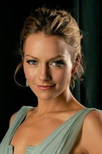 Becki Newton in Divorce