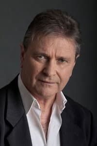 Brendan Price in Bellas durmientes