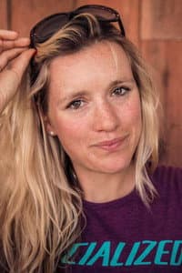 Hannah Barnes in Connects