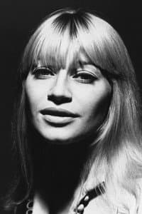 Mary Travers in La Sixième Face du Pentagone