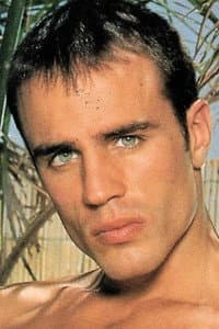 Dino Phillips in How to Get a Man in Bed