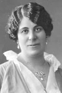 Maria Toromanova-Hmelik in Под старото небе
