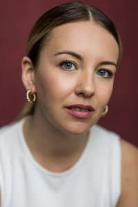 Lily Streames in Backbencher