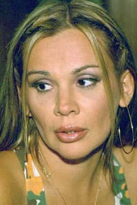 Susan León in La paloma y El Gavilán