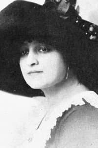 Vivian Prescott in Comrades