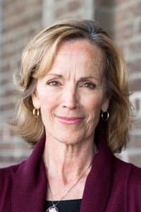 Joan McMurtrey in Welcome Home, Roxy Carmichael