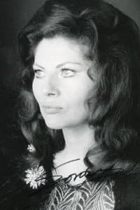 Soraya Esfandiary-Bakhtiari in I tre volti