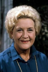 Mollie Sugden in Wordt U al Geholpen?