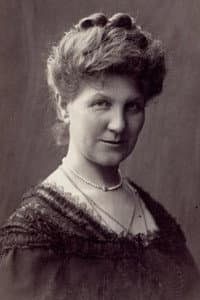 Emma Wiehe in Hotel Paradis