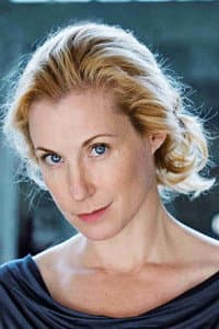 Astrid Posner in Rosamunde Pilcher: Lass es Liebe sein