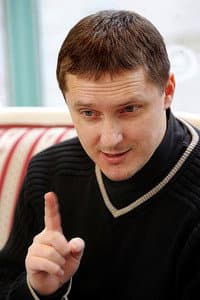 János Csányi in A vigyori