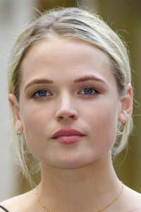 Gabriella Wilde in Carrie