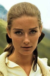 Tania Mallet in Girls Girls Girls!