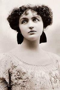 Sybil Rhoda in Downhill