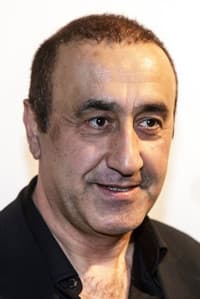 Ergün Şimşek in Dummie de Mummie en de tombe van Achnetoet