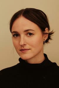 Renate Reinsve in Kvinner i for store herreskjorter