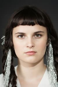 Ruth Elizabeth in Beyaz Mendil
