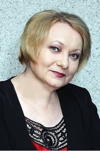 Indra Briķe in Zobena ēnā