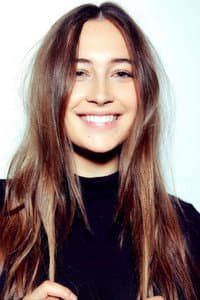 Elsie Hewitt in The Exhibition of Rejects