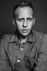 Jonas Bau Ellertsson in De Illegale