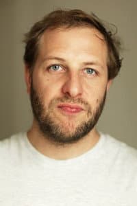 Jean-Charles Clichet in Le Dogsitter (Maintenant que je suis un fantôme)