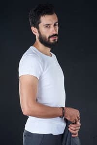 Emrah Akduman in Kampüste Çıplak Ayaklar