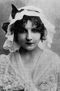 Suzanne Crosnier in Fragile bonheur