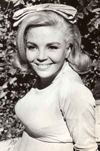 Suzie Kaye in Clambake