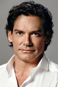 Cristián de la Fuente in Pobre Familia Rica, Cuando la $uerte se Acaba