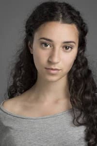 Anaïs Rizzo in Pediment