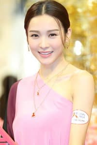 Ali Lee in Bad Acting