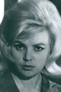 Monique Hennessy in Léon Morin, prêtre