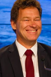 Hans-Jörg Koenigsmann in Return to Space