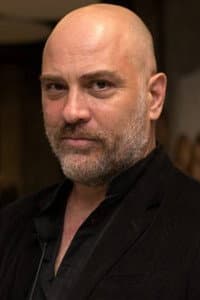 Paulo Tiefenthaler in O Lobo Atrás da Porta