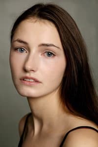 Elina Jackson in Dual