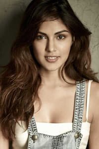 Rhea Chakraborty in Mere Dad Ki Maruti