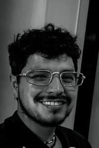 Sebastian Lombana in Autorretrato - El Acto de Creación es Ir En BUS