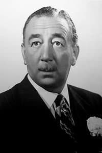 Melville Cooper in The Underworld Story