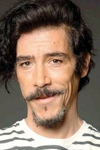 Óscar Jaenada in Cantinflas
