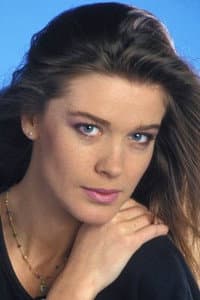 Corynne Charbit in Un été d'enfer