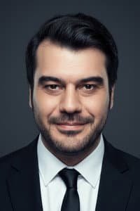 Özgürcan Çevik in İleride Bir Karaltı Gördüm
