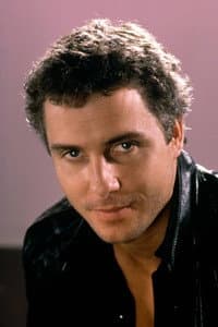 William L. Petersen in Cousins