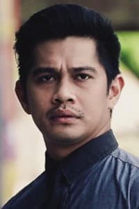 Fizz Fairuz in Kampung People 2