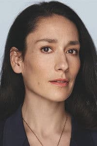 Sian Clifford in Chevalier