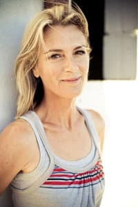 Julie Hartley in Désirs noirs : Un si violent désir