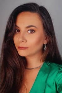 Emine Halil in Проблемот на Тина