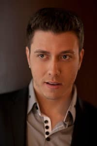 Daniel Gravelli in Cinzas e Café